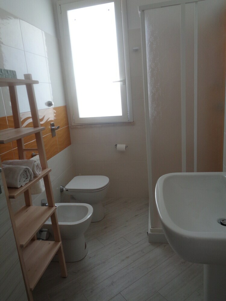 Eryx Apartments