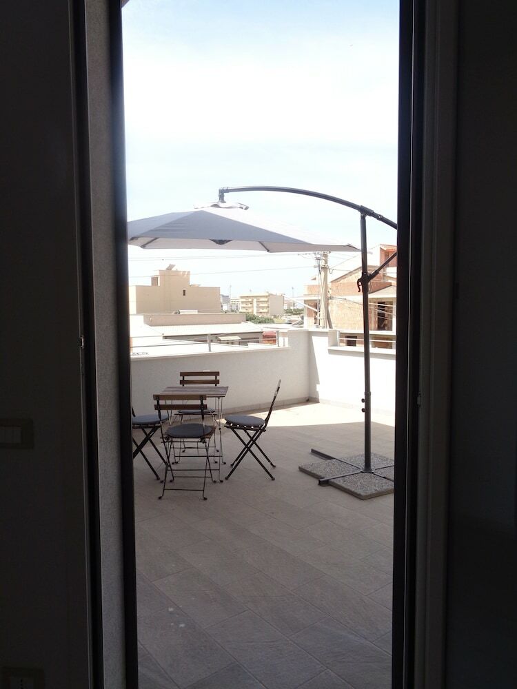 Eryx Apartments