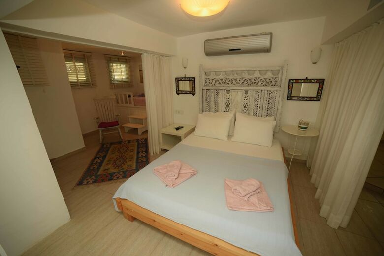 Hotel Aspasia House