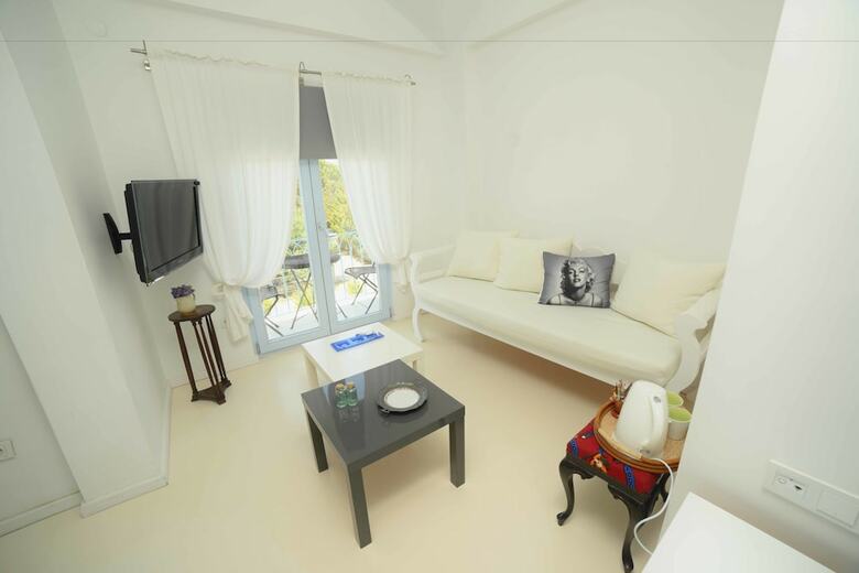 Hotel Aspasia House