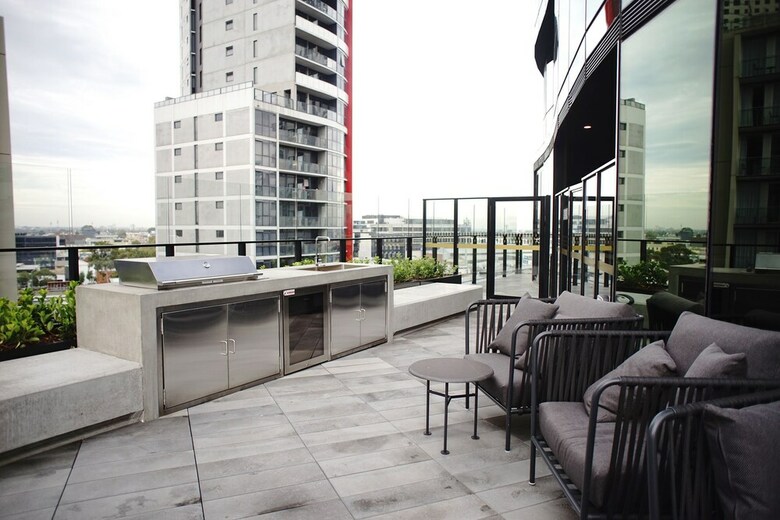 Shadow Play 2bed Ocean View Apartment