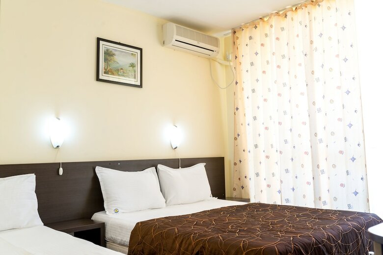 Hotel Yanis