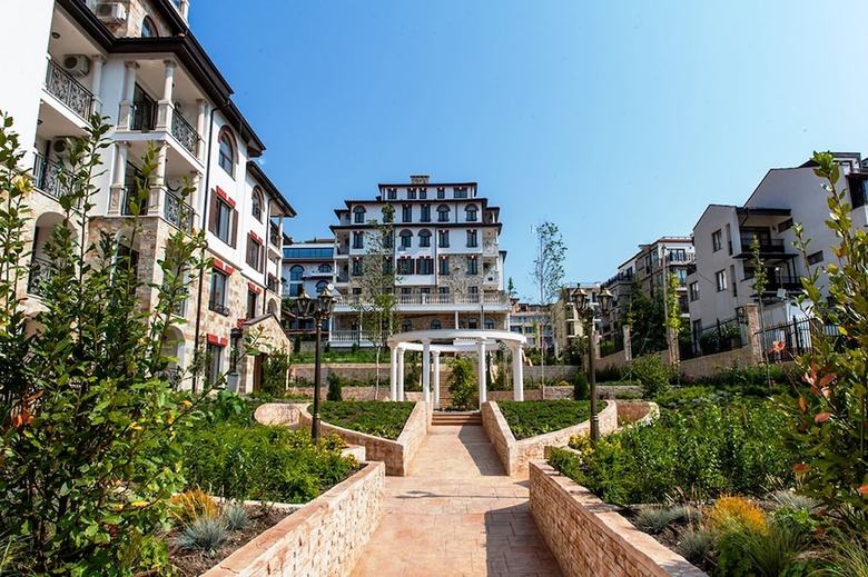 Apartments In Aparthotel Artur