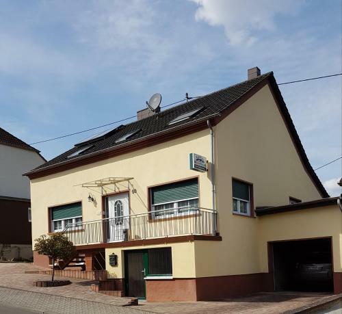 Hostal Landhaus Warndtwald Dependance