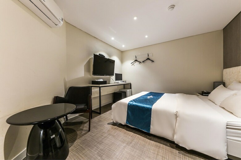 Hotel The Blue Cheonho