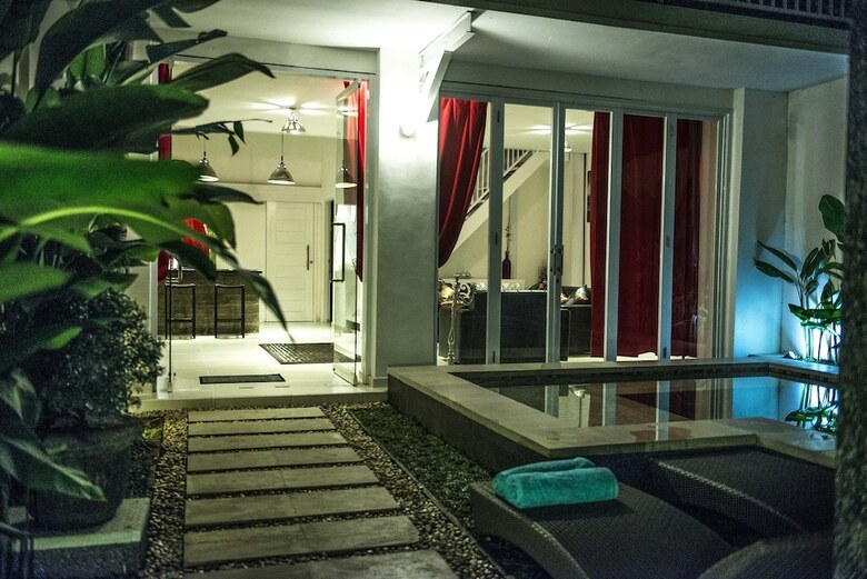 Black & White Villa