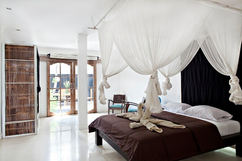 Black & White Villa