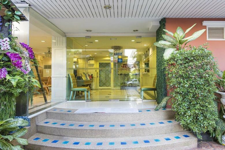 Hotel Orchid Resort