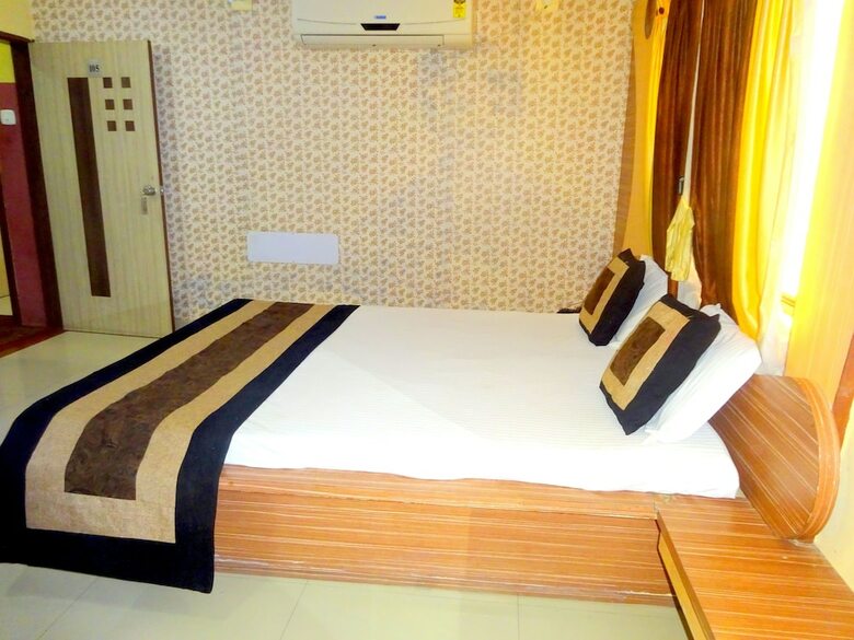 Hotel Raj Palace By Sky Stays