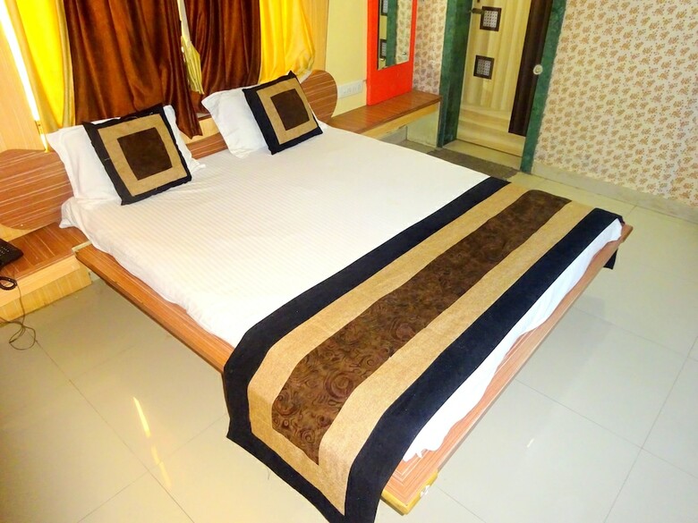 Hotel Raj Palace By Sky Stays