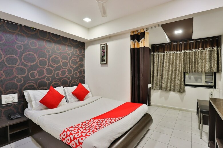 Hotel Blue Moon By Sky Stays