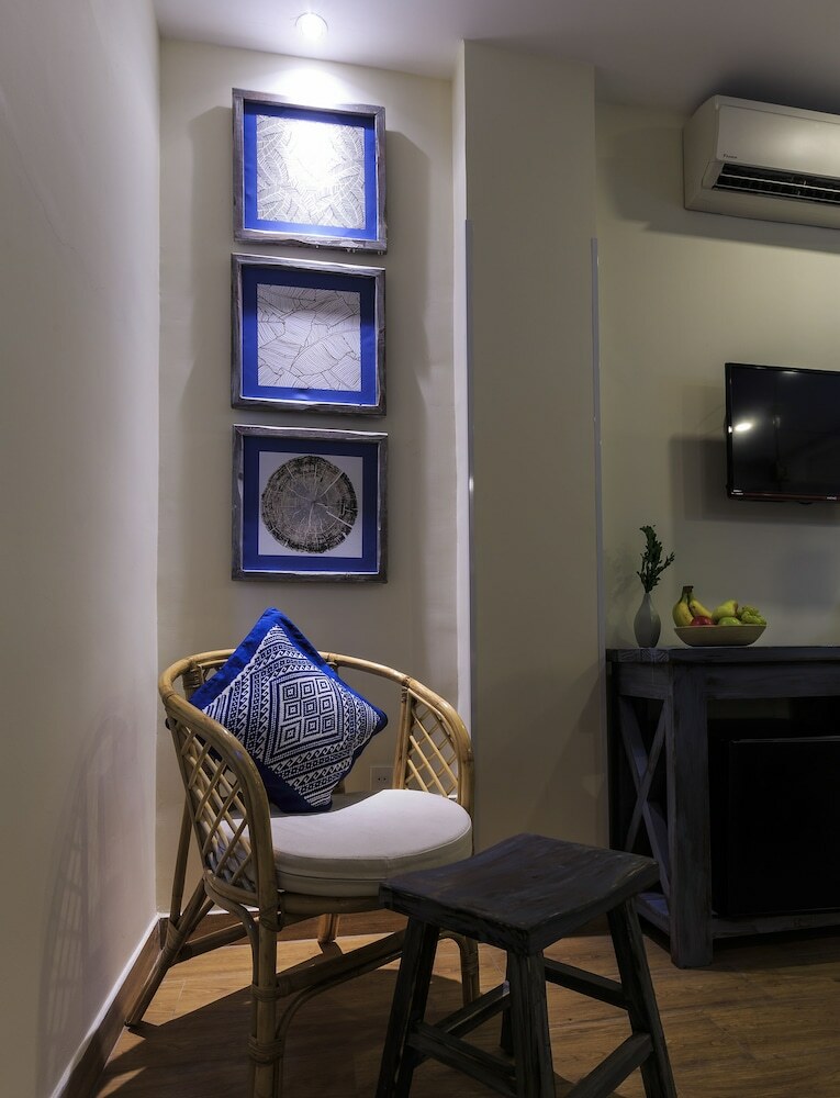 Urban Lodge Hotel - Hostel