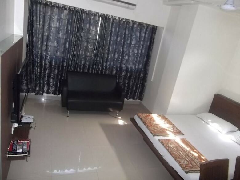 Hotel Rajshree Lodging