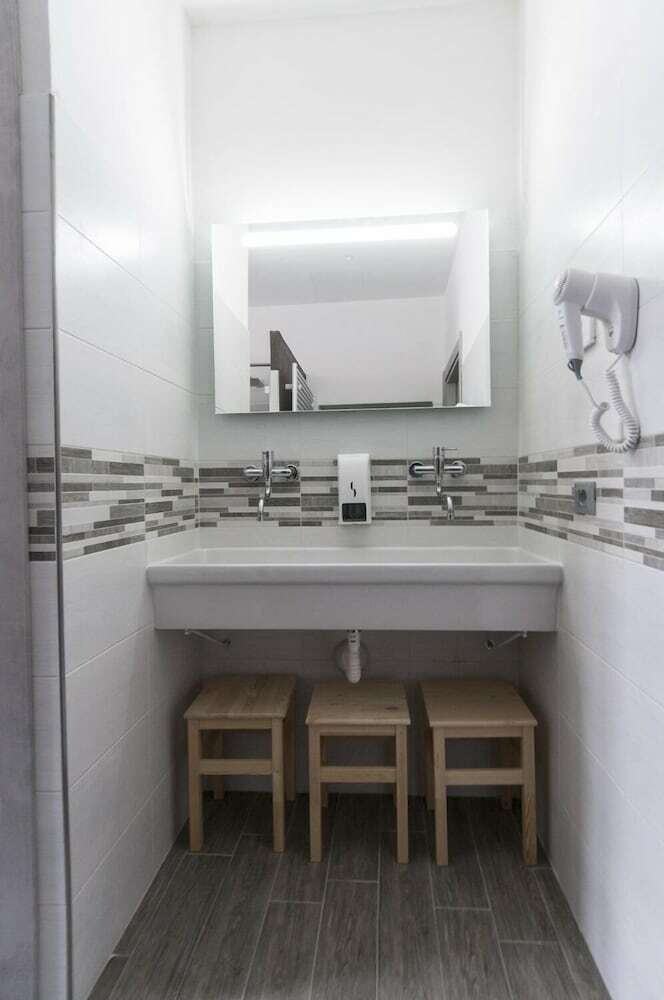 Hostal Campione Del Garda Surf House - Hostel