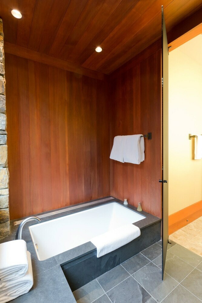 Aman Springs - Four Bedroom Home