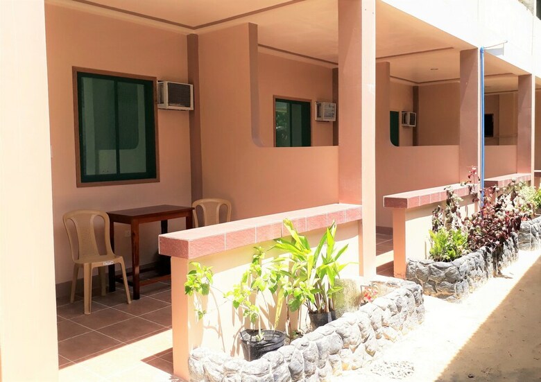 Hotel Ausan Beach Front Cottage And Restaurant