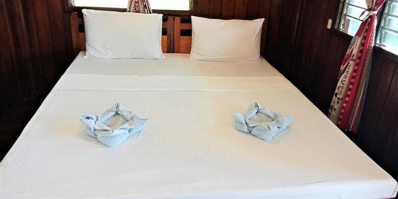 Hotel Ausan Beach Front Cottage And Restaurant