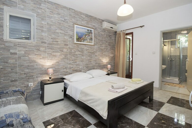 Apartments And Rooms Eugenia