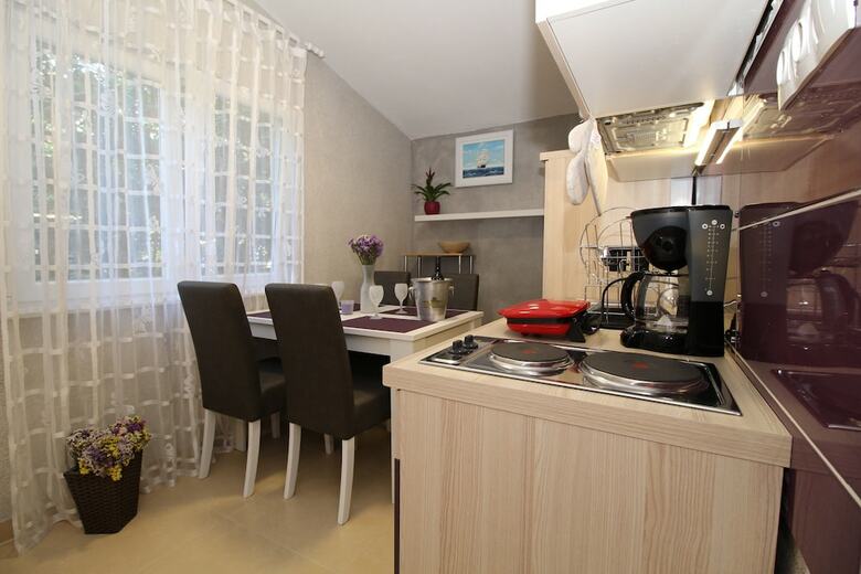 Apartments And Rooms Eugenia
