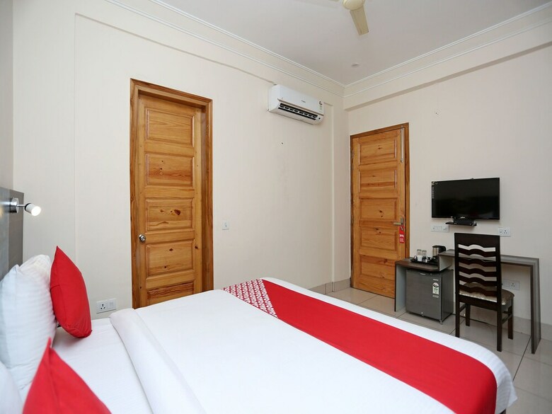 Hotel Oyo 14444 Jmk House
