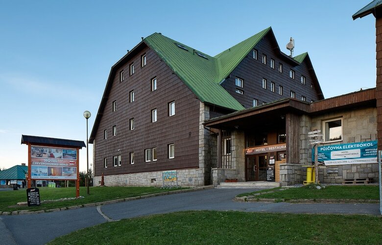 Hotel ?ervenohorsk� Sedlo