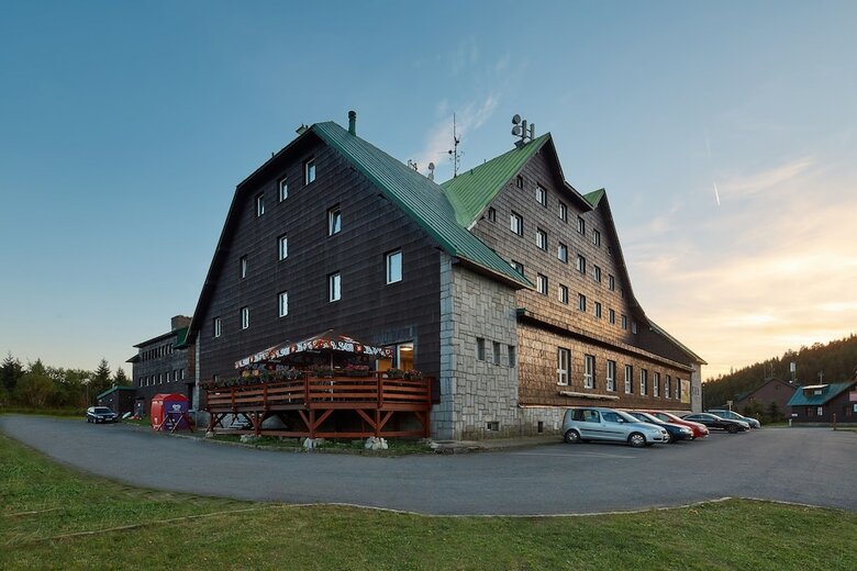 Hotel ?ervenohorsk� Sedlo