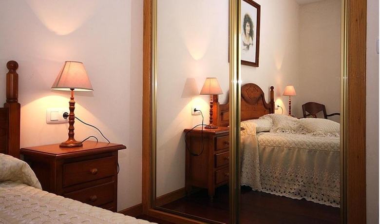 102896 -  Apartment In Corcubi�n