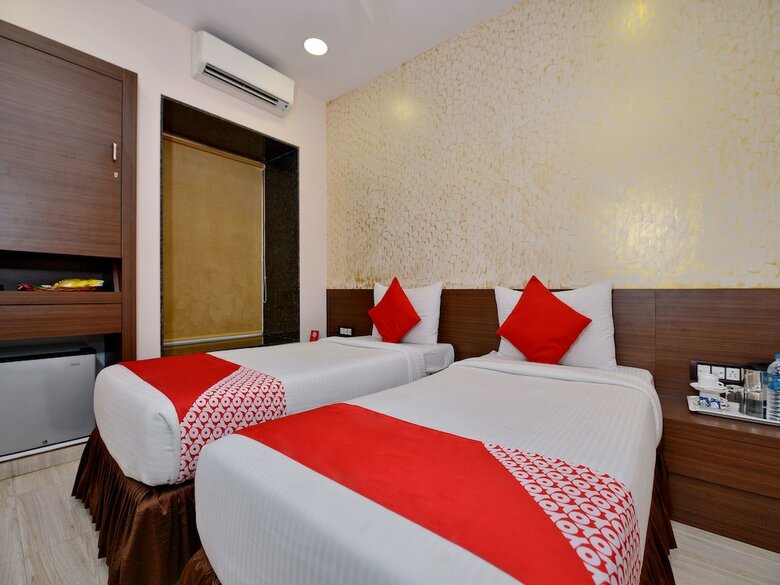 Hotel Oyo 14524 Platinum Solitaire