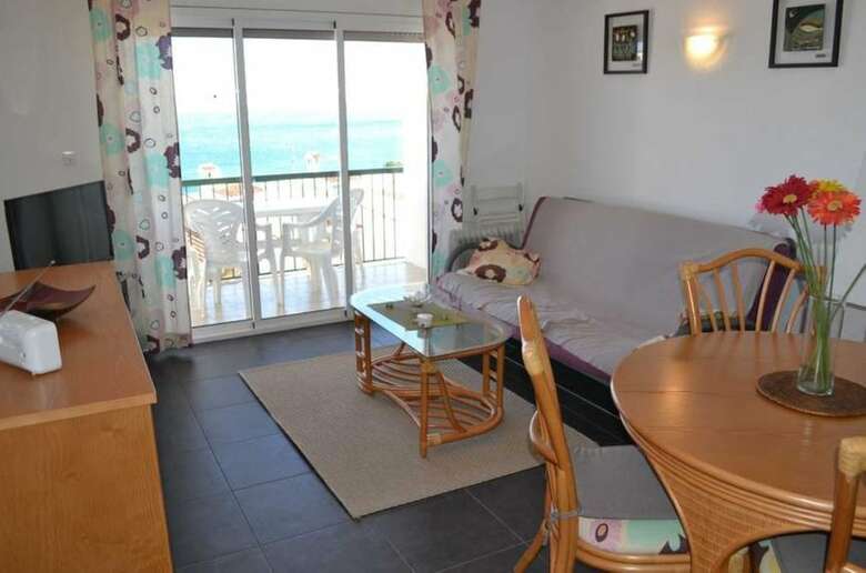 106314 - Apartment In Llan�a