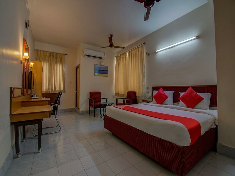 Hotel Oyo 14670 Saaket Residency
