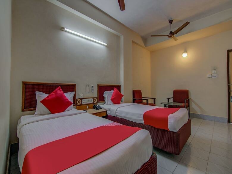 Hotel Oyo 14670 Saaket Residency