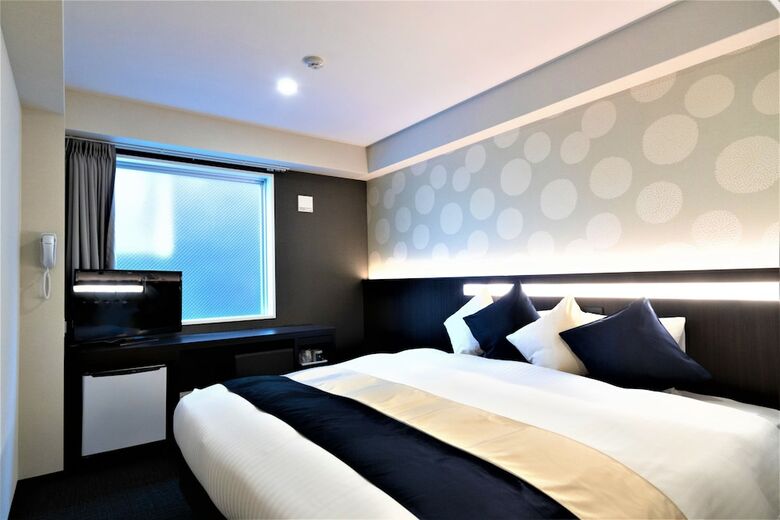 Marutamachi Crystal Hotel