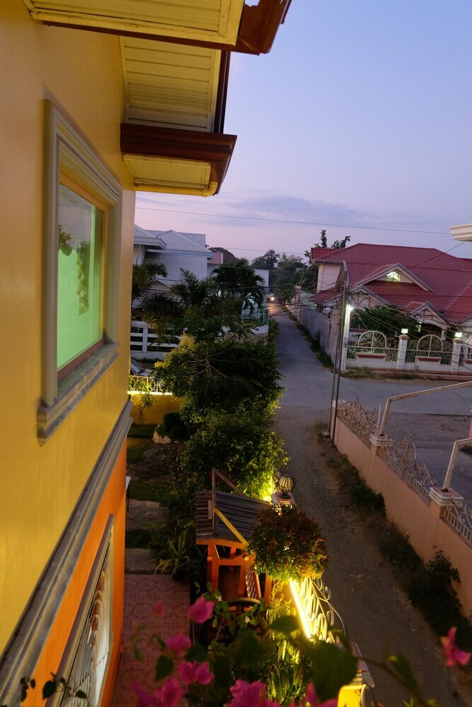The Orange House - Vigan Villa