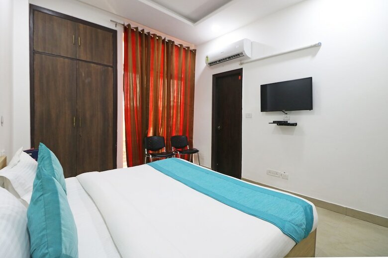 Hotel Petals Inn