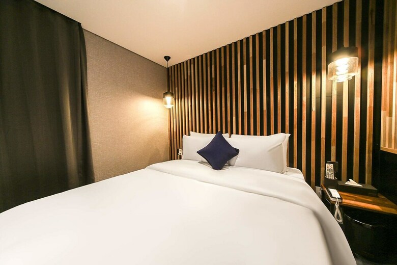 Hotel U