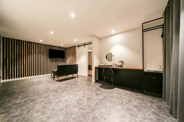 Hotel U