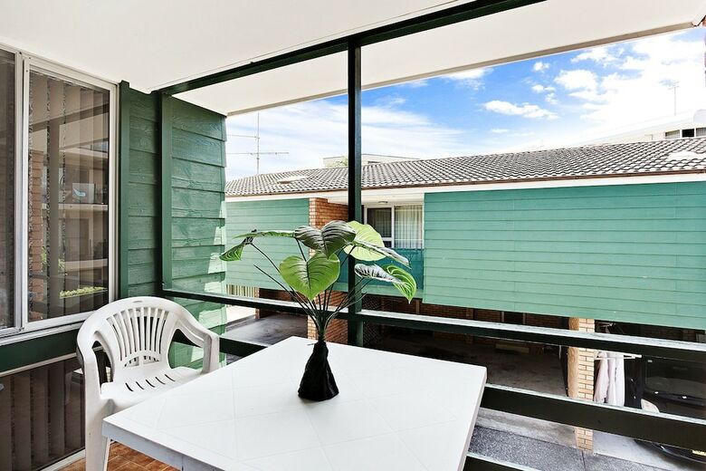 Macadamia Court, 2/8 Government Road