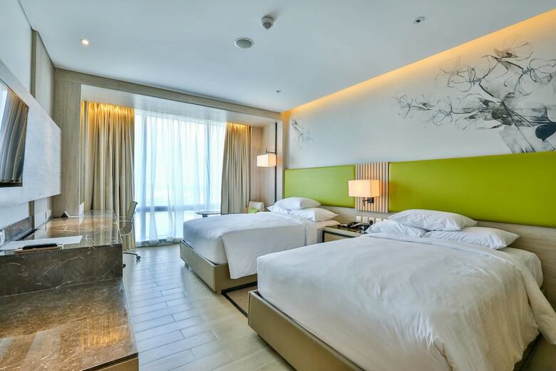 Hotel Courtyard By Marriott Iloilo