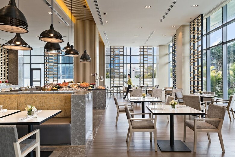Hotel Courtyard By Marriott Iloilo