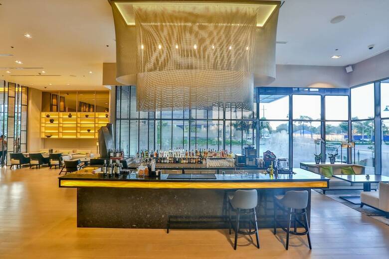 Hotel Courtyard By Marriott Iloilo