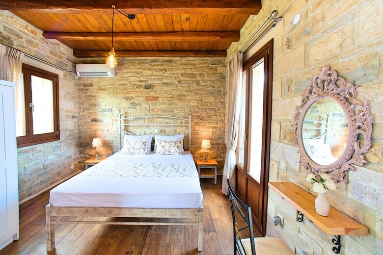 Cretan Sunrise Villa With Heated Pool