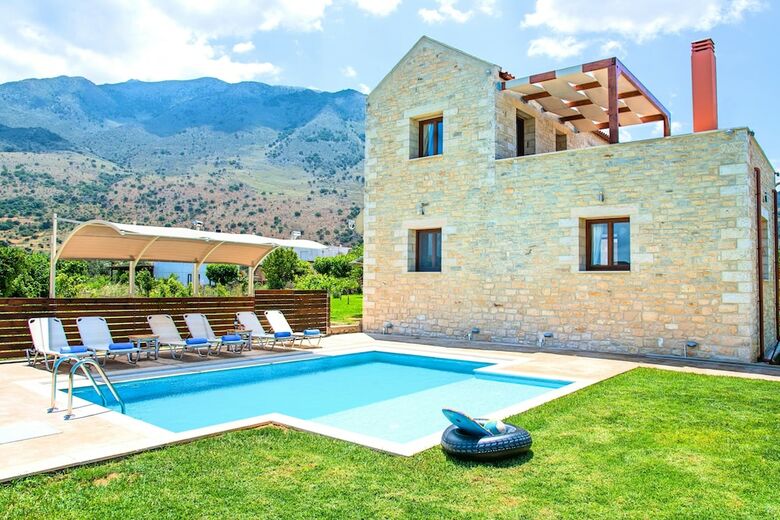 Cretan Sunrise Villa With Heated Pool