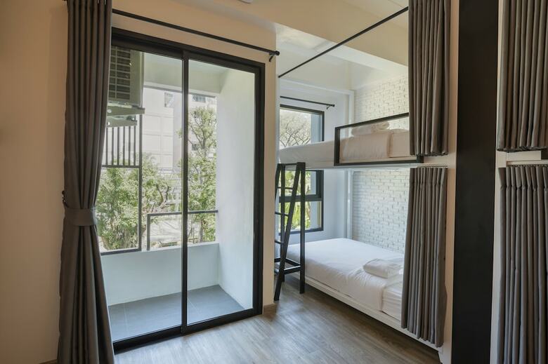 Hostal Bangkok Oasis Hotel