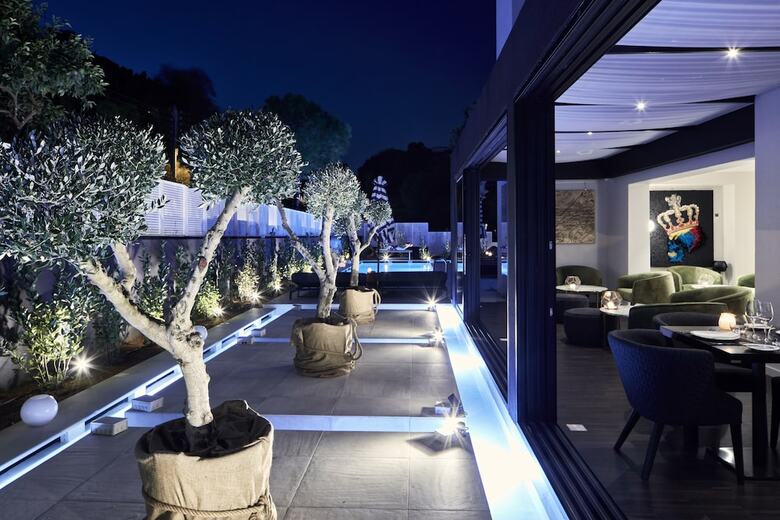 Azur Hotel
