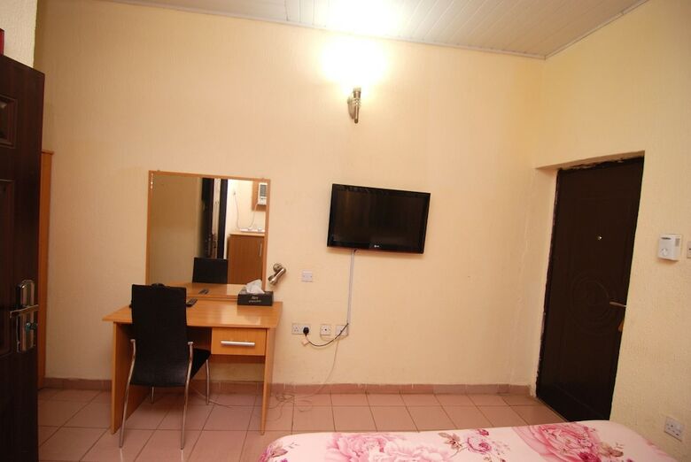 Ajoy Hotel And Suite