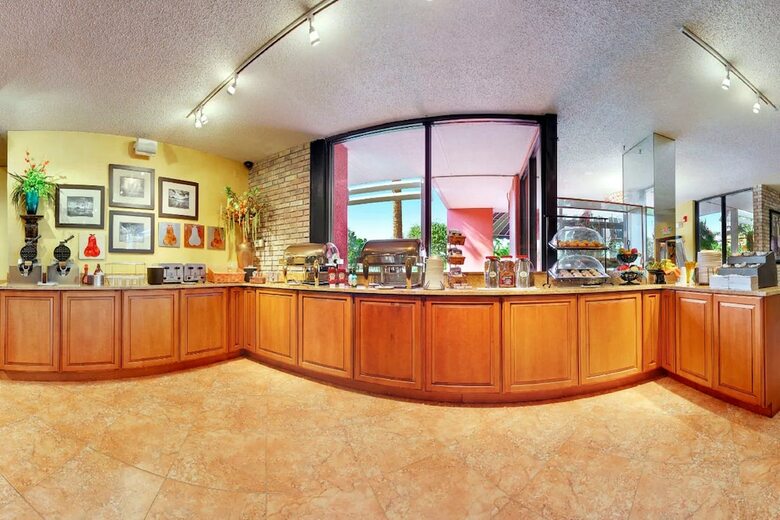 Hotel Ramada By Wyndham Naples
