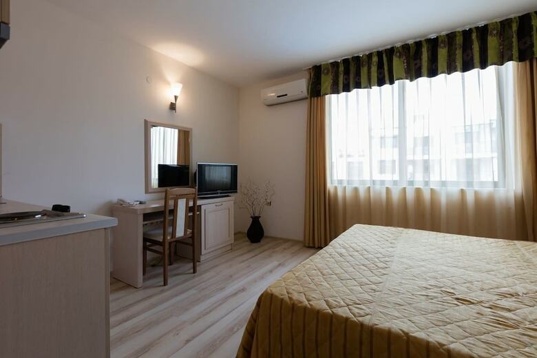 Aparthotel Studio With Pool View