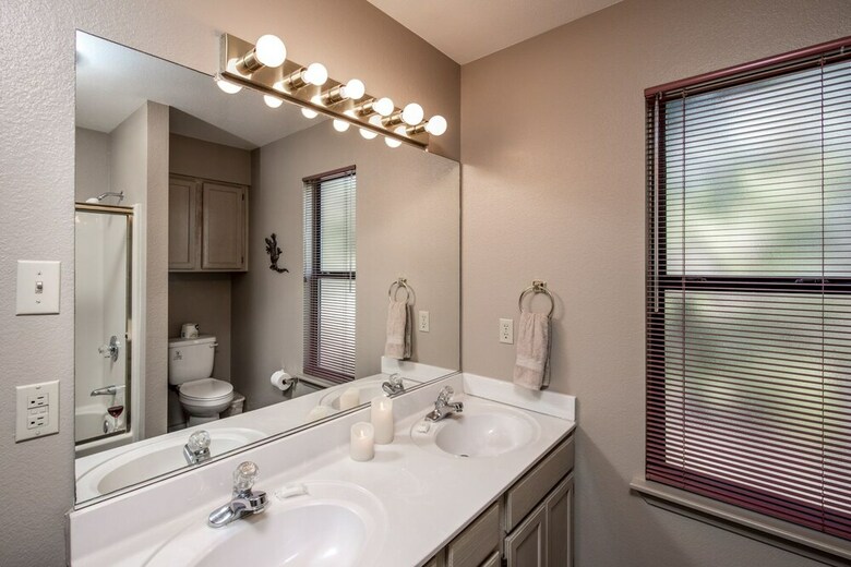 Chelsea House - Three Bedroom Cabin