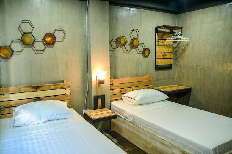 Bhive Hotel
