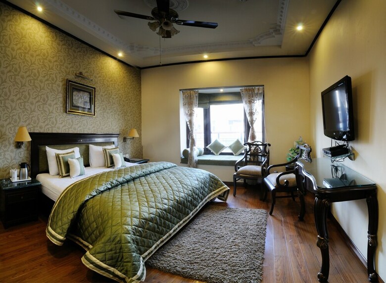 Hotel Diplomat Residency